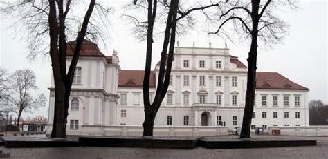  Schloss Oranienburg - En resa genom tidens gång och prunkande trädgårdar!