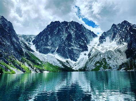  Feiyunshan Scenic Area - En spektakulär bergssyn och en oas för lugn!