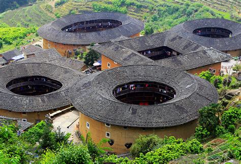  Hakka Tulou: En unik blandning av historia och arkitektur!