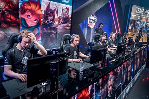 How to Start an Esports Team: Because Winning is Just a Click Away