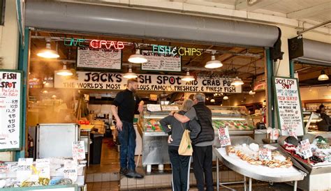 Pike Place Market – En livlig plats fylld med färsk fisk och lokala hantverk!