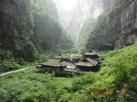 Pingbian Tiankeng - Ett djupt mysterium och en oas av naturlig skönhet!