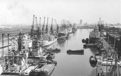  The Historic Docks: A Gateway to Hull's Maritime Past!